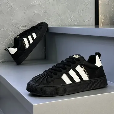 COMFORTABLE AND WEAR-RESISTANT SHOES FOR MEN